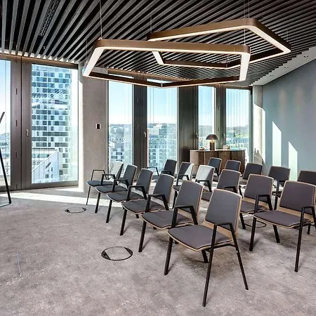 Radisson Blu At Porsche Design Tower فندق