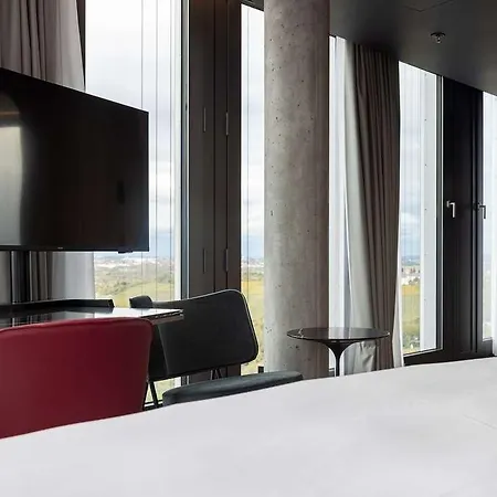 Radisson Blu At Porsche Design Tower Hotel *