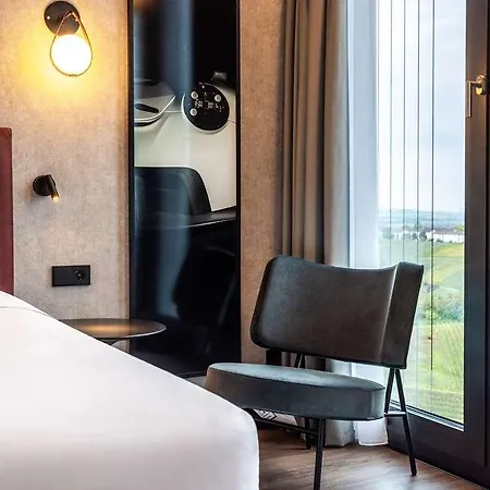 Radisson Blu At Porsche Design Tower *