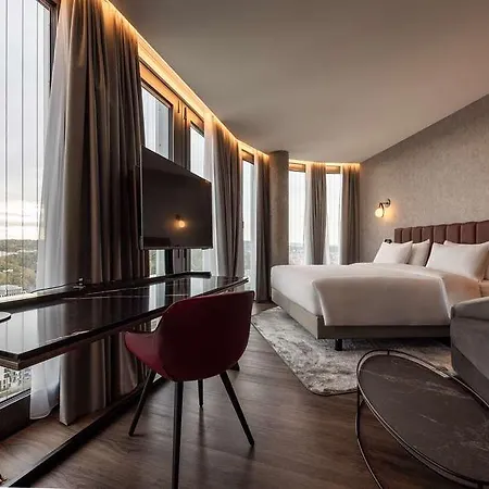 Hotel Radisson Blu At Porsche Design Tower *