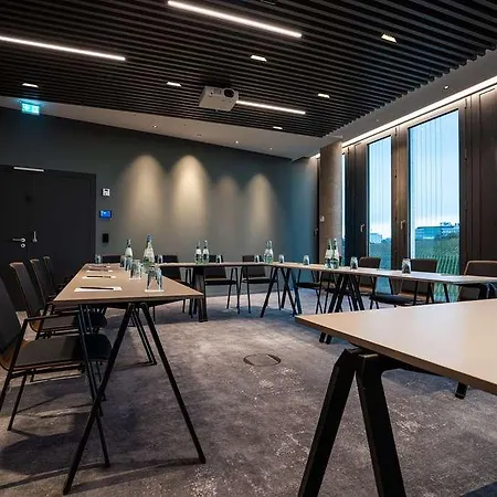 Hotel Radisson Blu At Porsche Design Tower
