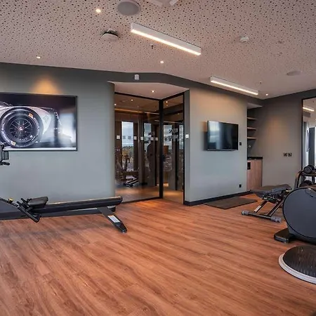 Radisson Blu At Porsche Design Tower *