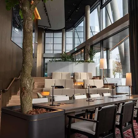 Hotel Radisson Blu At Porsche Design Tower