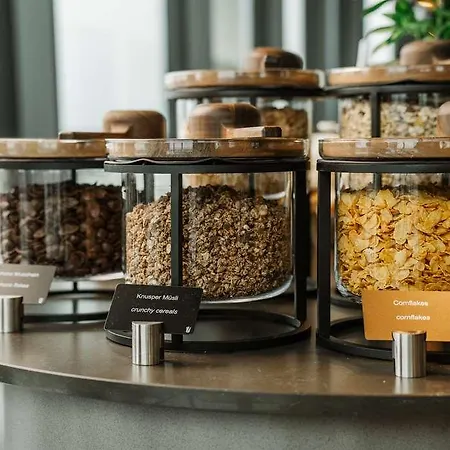 Hotel Radisson Blu At Porsche Design Tower *