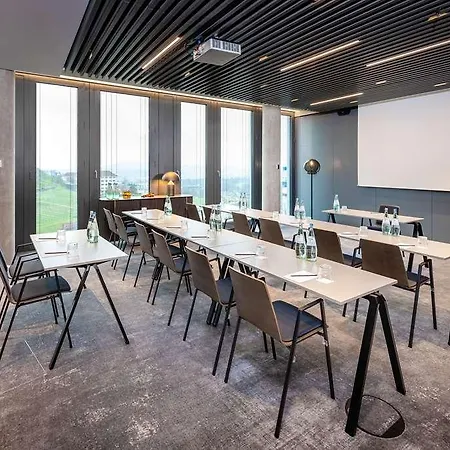 Radisson Blu At Porsche Design Tower Hotel *