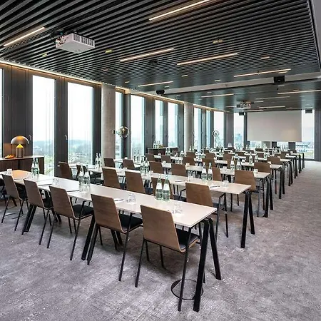Radisson Blu At Porsche Design Tower *