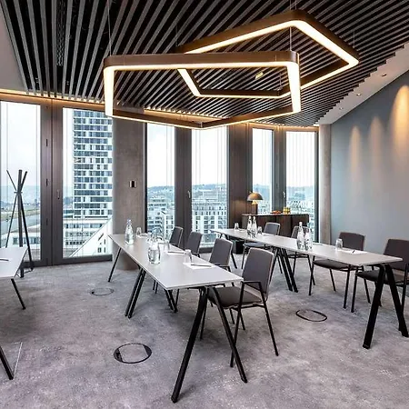 Hotel Radisson Blu At Porsche Design Tower *
