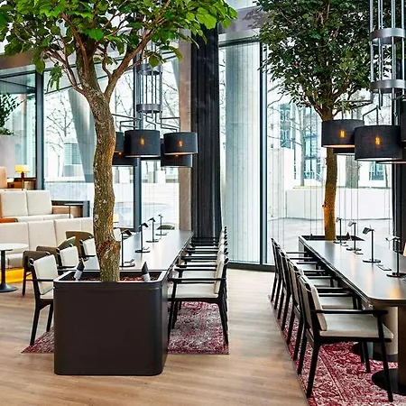 Hotel Radisson Blu At Porsche Design Tower