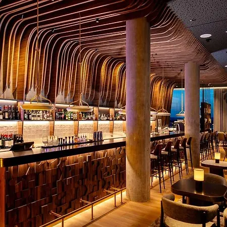 Radisson Blu At Porsche Design Tower Hotel *