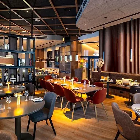 Hotel Radisson Blu At Porsche Design Tower