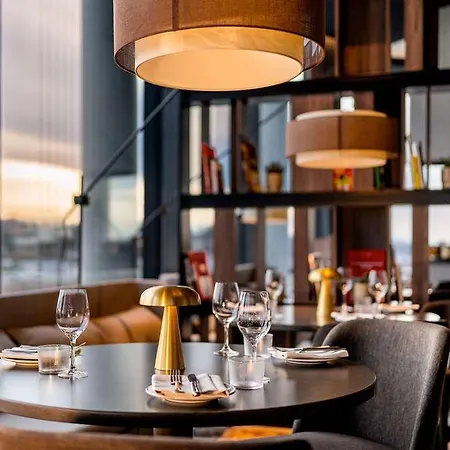 Radisson Blu At Porsche Design Tower Hotel