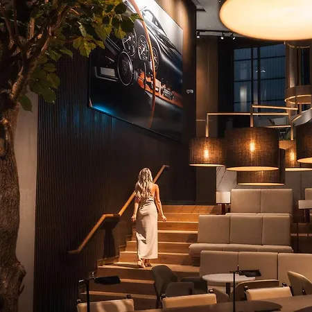 Radisson Blu At Porsche Design Tower Hotel *