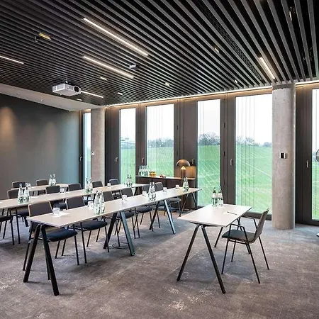Radisson Blu At Porsche Design Tower Ξενοδοχείο
