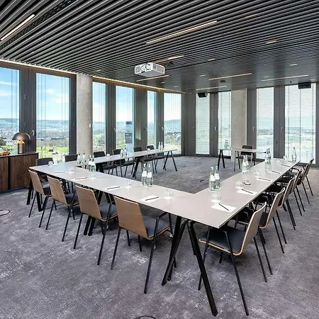 Radisson Blu At Porsche Design Tower Ξενοδοχείο